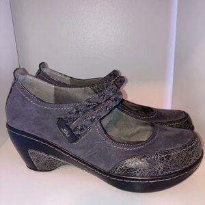 JBU Women's Mary Jane Charcoal Wedge Shoes